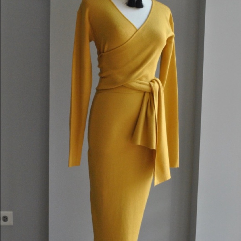 Sweater midi dress with tie waist